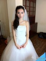 组图：疑似李亚鹏激吻女私照 容貌清纯可人