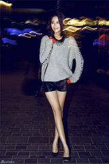 组图：颖儿潮装夜景街拍 摩登女郎时尚动感