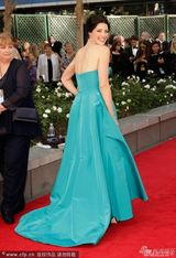 组图：《广告狂人》女星杰西卡-派尔亮相艾美