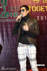 幻灯图：林俊杰为世博会助威 郭富城现场大秀机器舞  