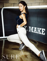 高清组图：韩性感女星Clara公开运动写真秀肌肉