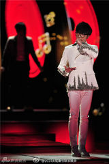 组图：马年春晚落幕 李敏镐苏菲玛索抢镜