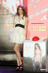 高清图：性感女神安心亚发新碟 飙泪谢粉丝支持