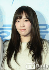 组图：金宇彬捧场李钟硕新片 少时等站台