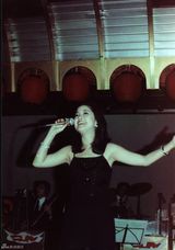 组图：邓丽君气质写真 娇俏少女蜕变巨星