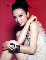 高清组图：赵薇登杂志封面 从容自在尽显风情