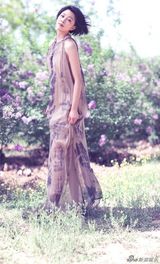 组图：殷桃杂志大片显优雅文艺气质