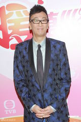 组图：江若琳郑融等助阵慈善筹款晚会