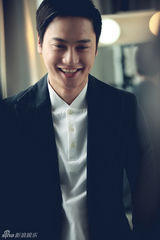 组图：郭晓然最新写真诠释成熟男人魅力