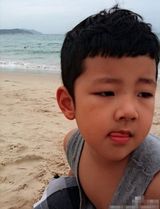 组图：郭涛爱子石头成长相册 小大人纯爷们儿