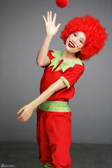 组图：江一燕小丑写真百变心情 银幕素描80后小妞