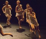 组图：哈里王子绯闻女友毕业秀薄纱蔽体似凯特