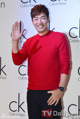 组图：少时Yuri李瑶媛等韩星出席品牌开业典礼