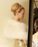 组图：妮可-基德曼片场华贵变身格蕾丝王妃