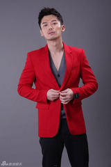 组图：芦芳生艳丽时装大片 突破形象演绎阳光型男