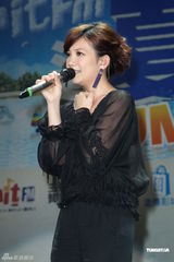 组图：吴克群梁静茹夏日唱响 潘玮柏杨丞琳接棒