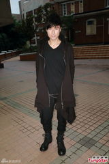 组图：古巨基高校谈择业 称找工作就像谈恋爱