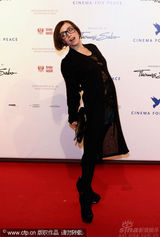 幻灯图：群星柏林出席电影活动 女星盛装亮相抢镜