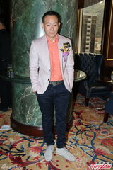 组图：林保怡出席活动曝邓萃雯演戏压力大