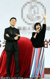 组图：小S夫妇上海卖面包 汪小菲无大S惨落单