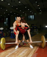 幻灯图：谢娜张国政写真曝光 被奥运冠军“托举”  