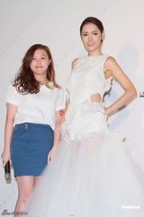 组图：林莉披翡翠装婚纱 直言不为试爱而拍拖