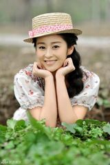 组图：颖儿春日写真俏丽灵动 新晋小花旦人气飙升