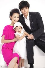 高清组图：翁虹中秋时尚全家福 演绎摩登家庭