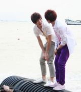 高清组图：BOBO新歌花絮照曝光 海边画沙不亦乐乎