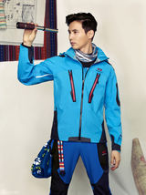 高清图：元斌宋茜携手代言运动品牌展运动风范