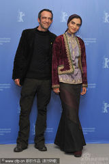 幻灯图集：《猎人》记者会 女主角米特拉民族装抢镜