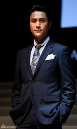 组图：陈坤出席某品牌新品发布会 分享护肤心得