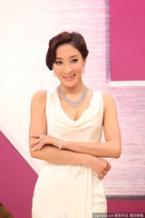 组图:TVB台庆钟嘉欣杨怡竞艳 黄忠泽吴卓羲抢镜