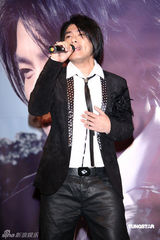 幻灯图：阿杜暌违三年再战歌坛 证明自己勇者无惧