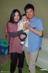 组图：黎耀祥自曝带孩子很在行 情人节将为太太庆生