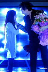 组图：费翔现身魅力不减 遭女性强吻