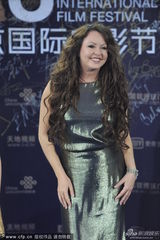组图：莎拉-布莱曼亮相北京电影节蓝毯