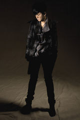 组图：张杰全新宣传照曝光 双面造型展熟男诱惑