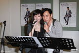 组图：周慧敏助阵黄凯芹个唱 曝对方不会用手机