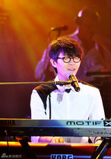 高清图：方大同北京个唱一票难求 翻唱致敬王菲