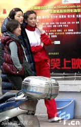 幻灯：李冰冰全智贤拍《秘扇》 穿学生装扮嫩