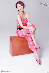 组图：戚薇夏日糖果写真 俏皮搞怪惹人爱