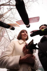 组图：李阳离婚案落幕 Kim获赔喜极而泣