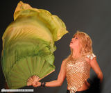 组图：夏奇拉伦敦开唱魅力不减 长扇舞出斗牛范儿