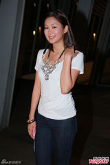 组图：乐易玲开生日派对 TVB花旦小生齐到贺