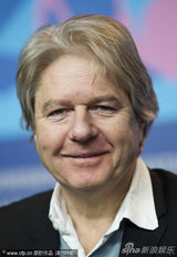 组图：《我，安娜》记者会 女主角夏洛特与导演搞怪