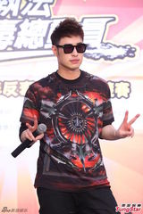 组图：潘玮柏帅气亮相 呼吁大家远离毒品