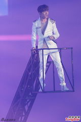 组图：东方神起开唱 劲歌热舞粉丝high不停