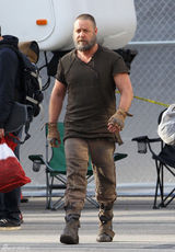 组图：罗素-克劳与艾玛-沃森现身《诺亚》片场