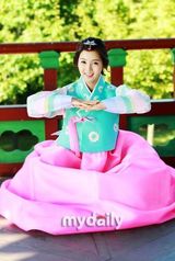 组图：韩星穿韩服拍写真迎中秋 南圭丽(南奎丽)典雅朱元粉嫩